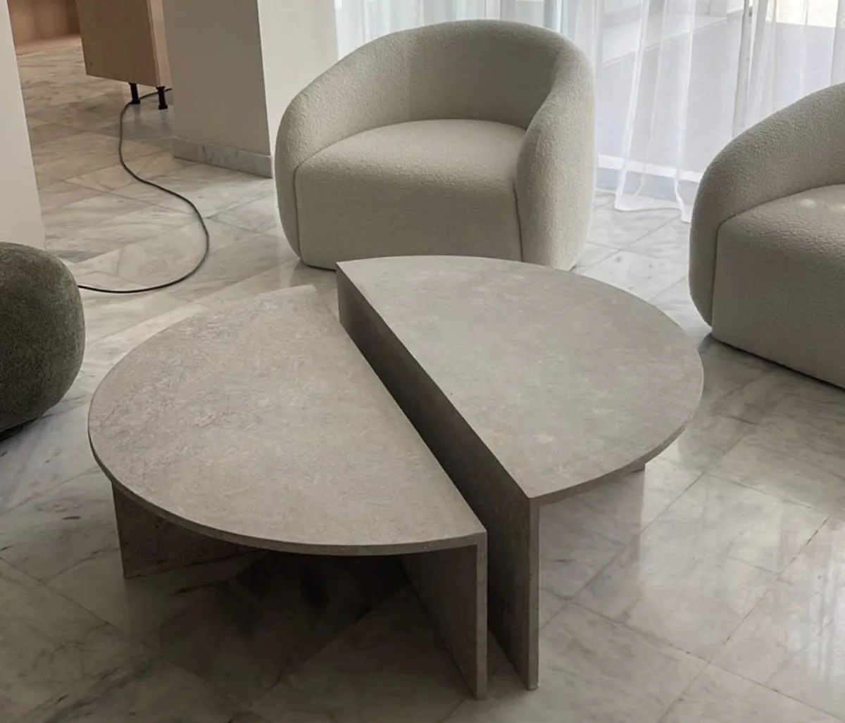 Tables basses en pierre chez un client