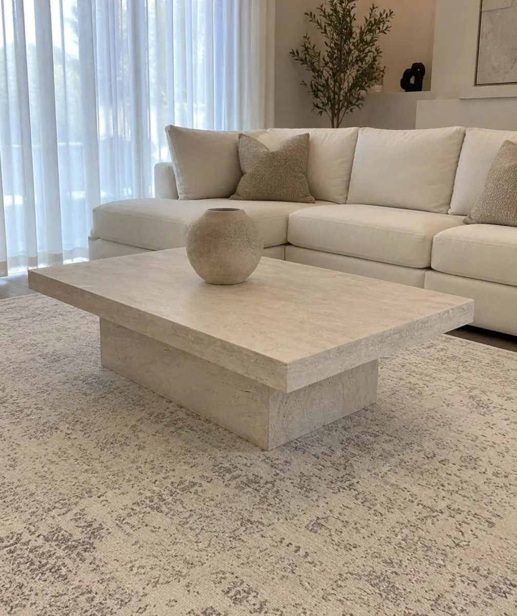 Table basse en travertin chez un client