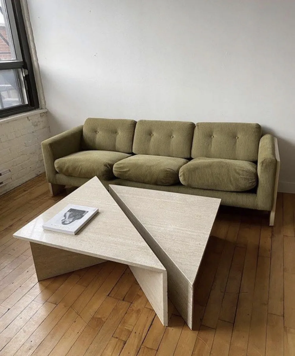 Tables basses en travertin chez un client