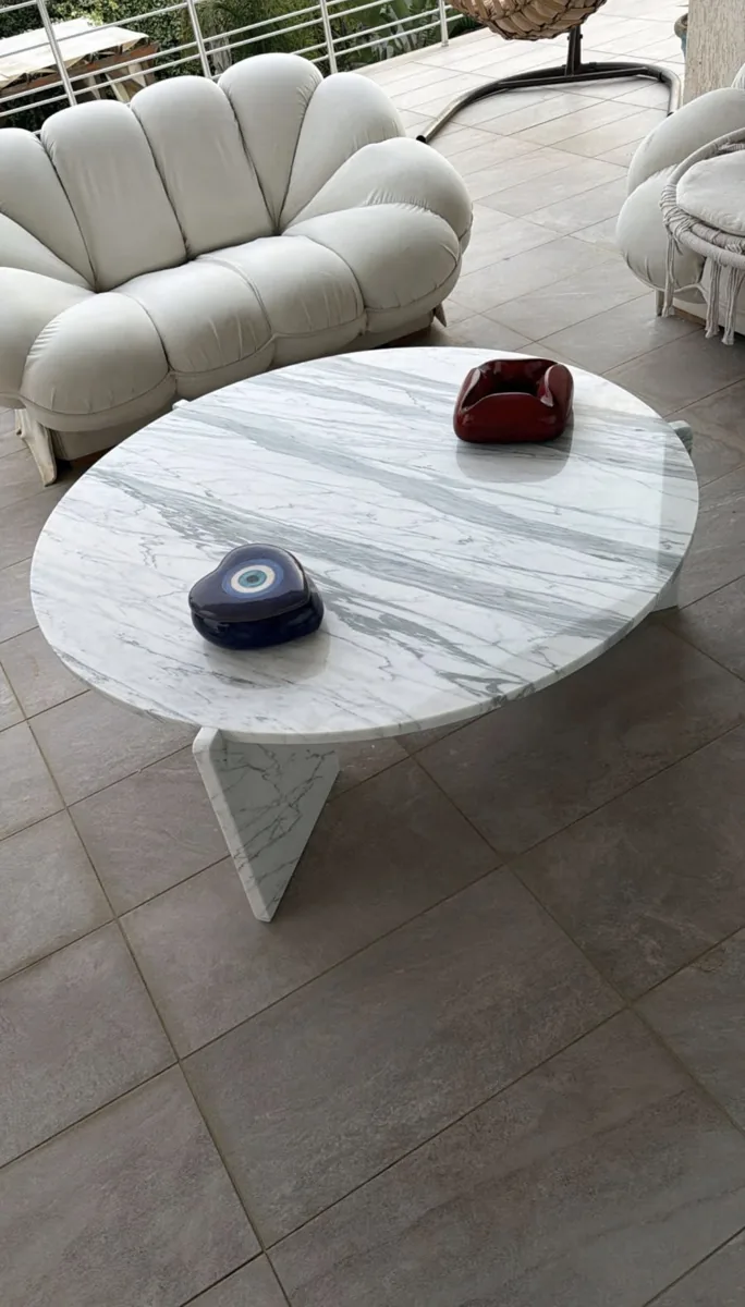 Table basse en marbre chez un client